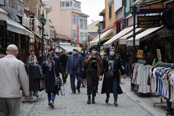 Yeni normalin ilk gününde Eskişehir sokakları daha da dolmaya başladı G3