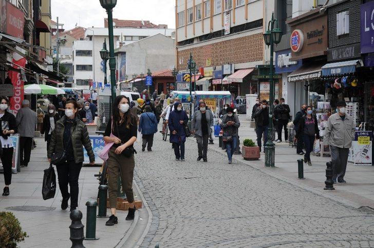 Yeni normalin ilk gününde Eskişehir sokakları daha da dolmaya başladı G4