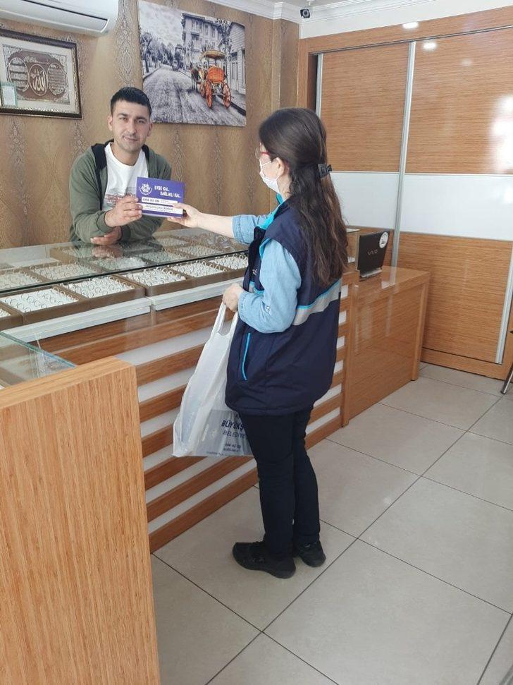 Büyükşehir Koçarlı’da maske, eldiven ve dezenfektan dağıtıyor G2