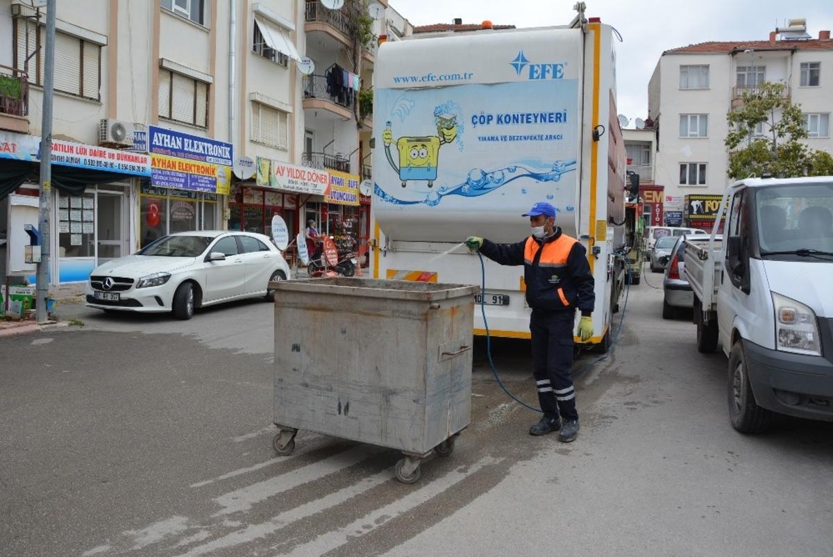 &Ccedil;&ouml;p konteynerleri dezenfekte edildi