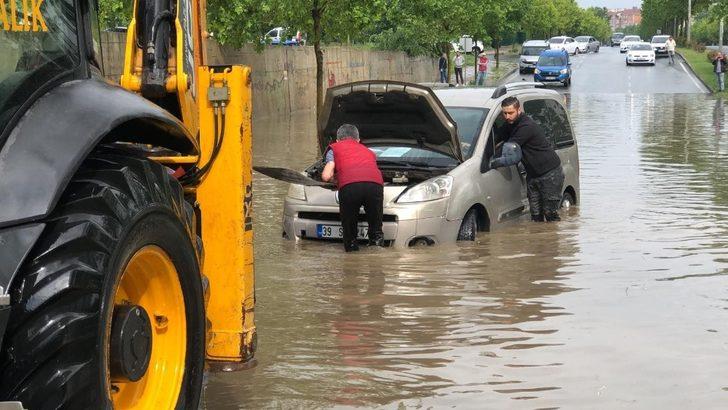 Tekirdağ’da şiddetli yağış! Araçlar suya gömüldü G2