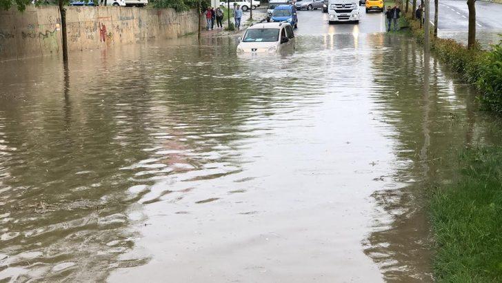Tekirdağ’da şiddetli yağış! Araçlar suya gömüldü G5