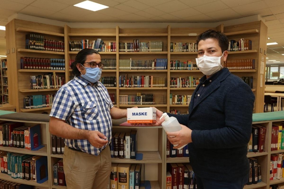 PA&Uuml; yeni d&ouml;neme dezenfektan ve maske dağıtımı ile başladı