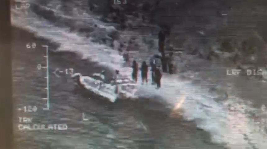 Yunanlılar g&ouml;&ccedil;men botunu patlattı; 1 &ouml;l&uuml;