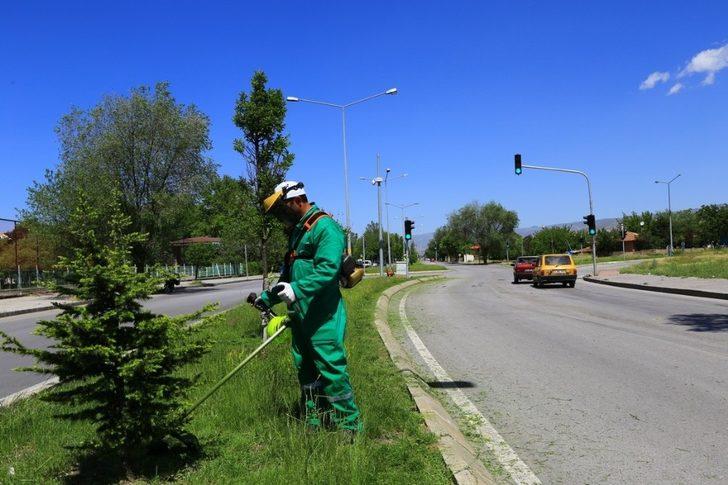 Belediye ekipleri şehir genelinde çalışmalarını hummalı bir şekilde sürdürüyor G2