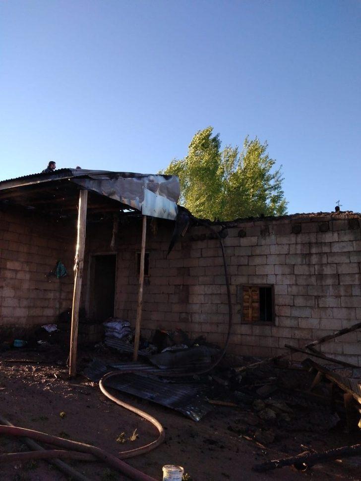 Özalp ilçesinde yangın: 2 yaralı G5