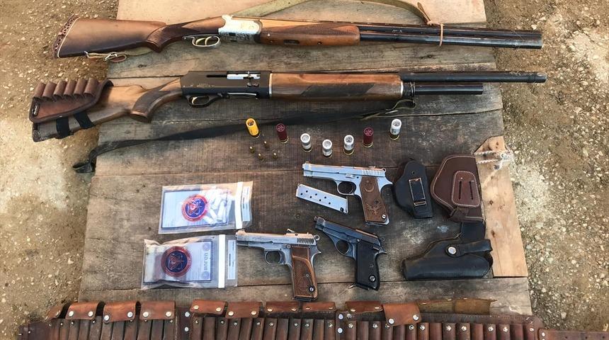 Sakarya'daki silahlı kavgaya ilişkin g&ouml;zaltına alınan 2 ş&uuml;pheli tutuklandı