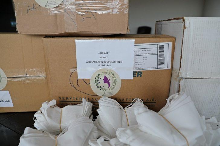 Akhisar’da kadınlar gönüllü olarak 4 bin maske üretti G3