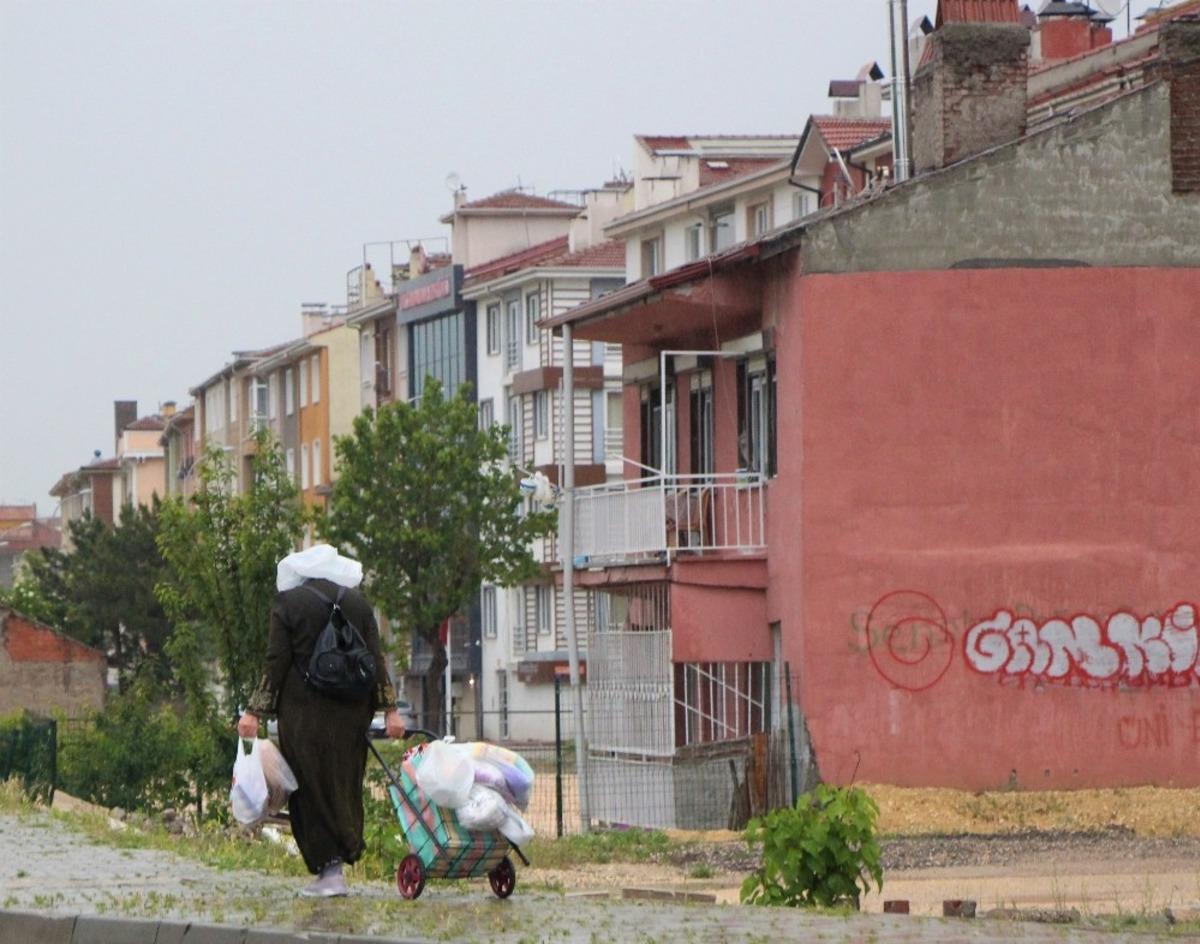 Eskişehir&rsquo;de yağmur hayatı fel&ccedil; etti
