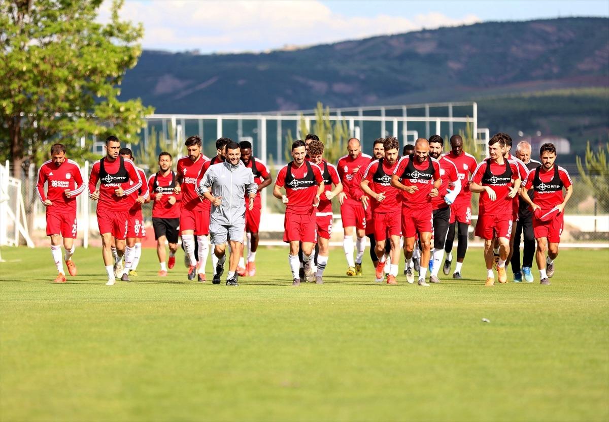 Sivasspor'da Denizlispor mesaisi s&uuml;r&uuml;yor