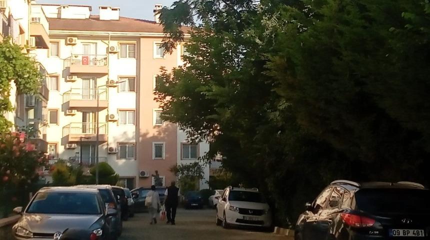 Eve &ccedil;ağırdığı hayat kadınları tarafından soyuldu