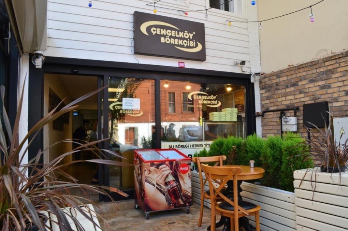 &Ccedil;engelk&ouml;y B&ouml;rek&ccedil;isi ve Lokanta Nevnihal, korona krizini &ccedil;iğ b&ouml;rek servisiyle atlattı