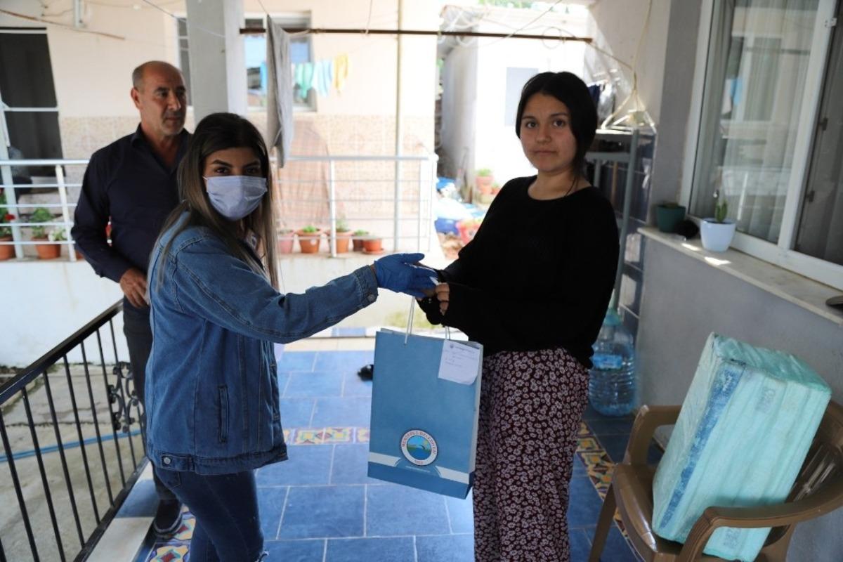 &Ouml;ğrencilere destek Menderes Belediyesinden