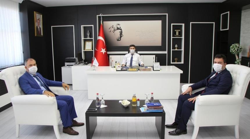 Ocak Başkanı Karaoğlan Rekt&ouml;r&uuml; Karacoşkun&rsquo;la bir araya geldi