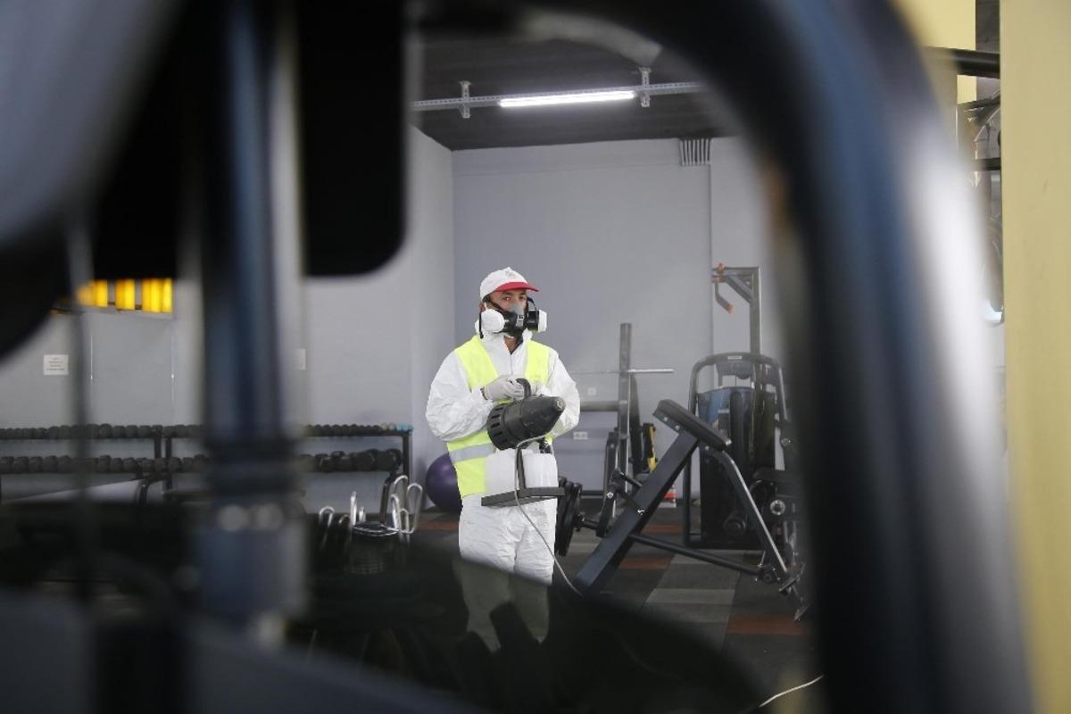 D&ouml;şemealtı&rsquo;nda yeniden a&ccedil;ılan iş yerleri dezenfekte edildi