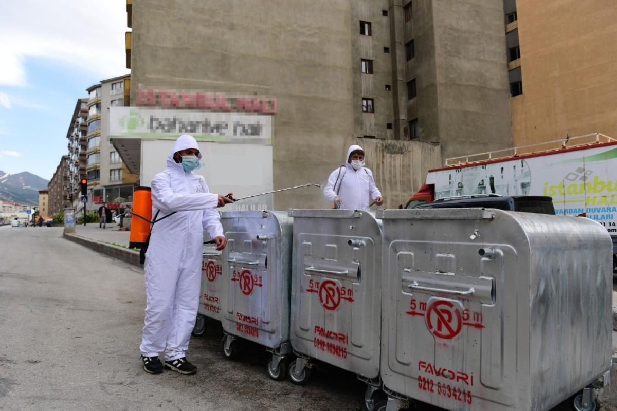 Yakutiye Belediyesi korona vir&uuml;se karşı tedbiri elden bırakmıyor