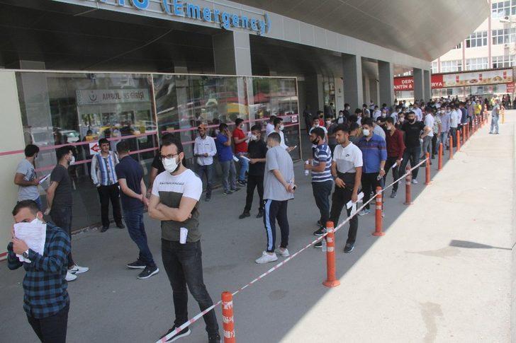 Asker adaylarının koronavirüs testi kuyruğu G1