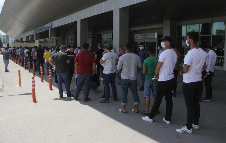 Asker adaylarının koronavirüs testi kuyruğu G2