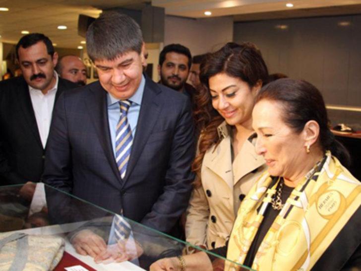 Gül Sunal, eşi adına açılan sergide gözyaşlarını tutamadı G4