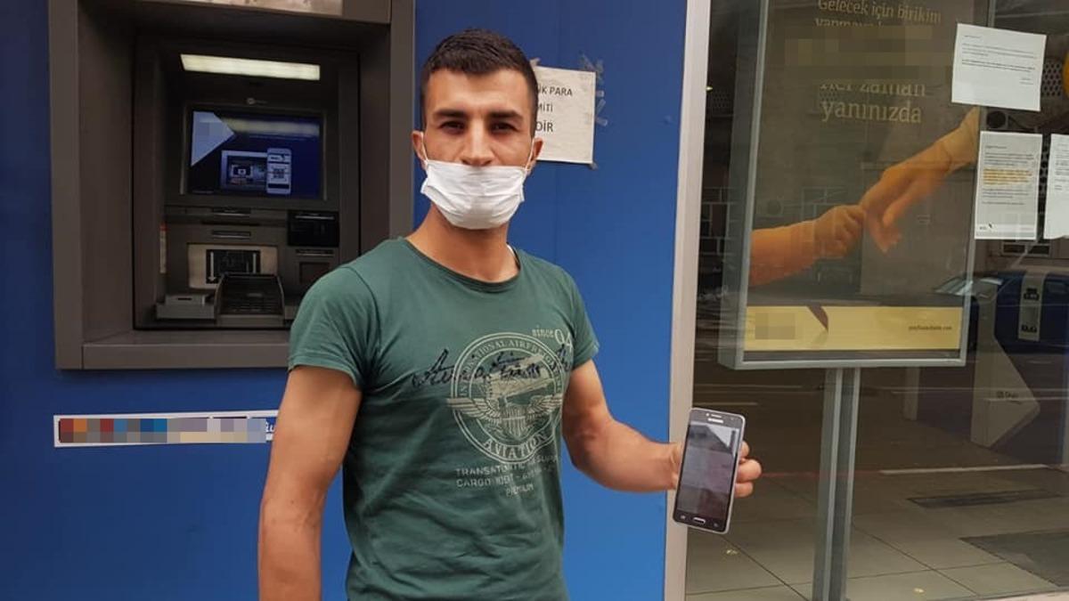 Hesabına yanlışlıkla yatırılan 70 bin lirayı sahibine g&ouml;nderdi