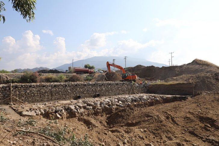 DSİ Bölge Müdürü İlter, Kestel Çayı üzerinde inşaa edilen bentleri yerinde inceledi G3