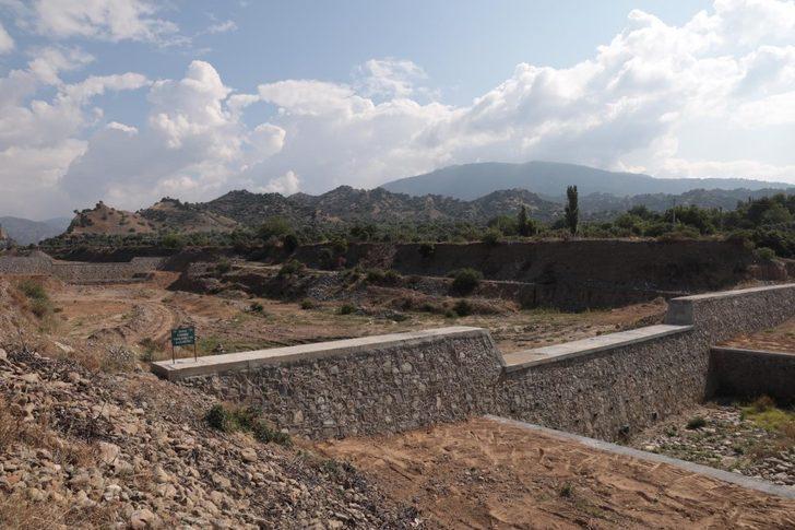 DSİ Bölge Müdürü İlter, Kestel Çayı üzerinde inşaa edilen bentleri yerinde inceledi G5