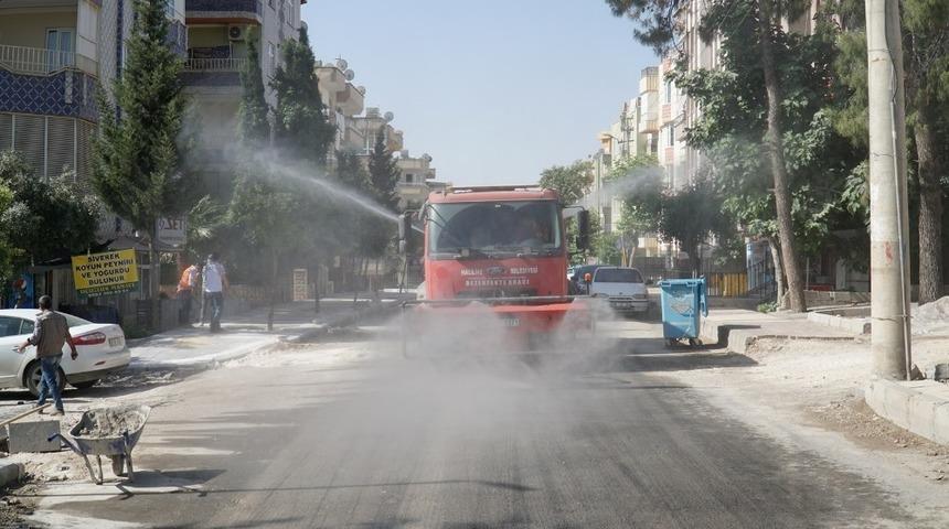 Haliliye&rsquo;de cadde ve sokaklar k&ouml;p&uuml;kl&uuml; suyla yıkandı