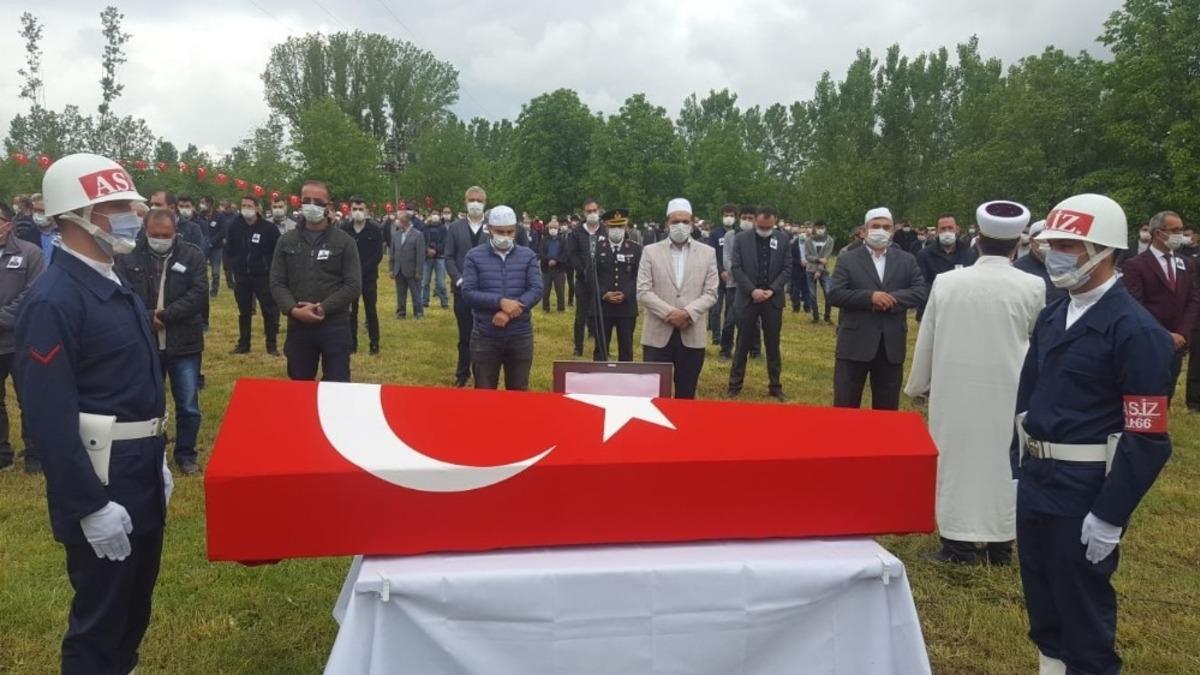 Trafik kazasında hayatını kaybeden Uzman &Ccedil;avuş Simav&rsquo;da toprağa verildi