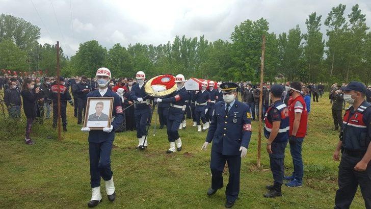 Trafik kazasında hayatını kaybeden Uzman Çavuş Simav’da toprağa verildi G2