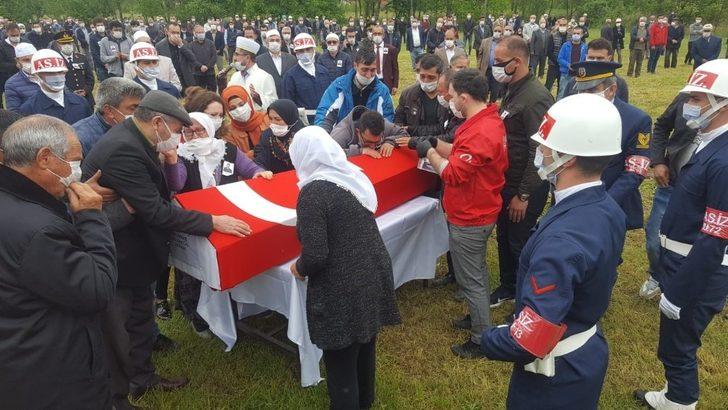 Trafik kazasında hayatını kaybeden Uzman Çavuş Simav’da toprağa verildi G5