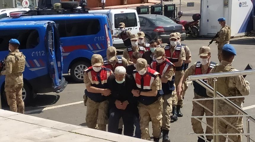 Erzurum'da 5 kişinin öldüğü silahlı kavganın zanlıları adliyeye sevk edildi