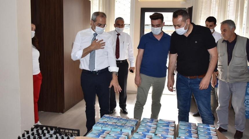 Tarsus’ta kahvehane ve eğlence yerlerine maske ve dezenfektan desteği