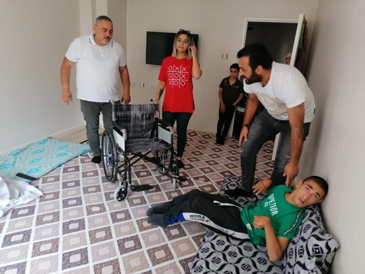 Ak Sevdalılar bedensel engelli genci sevindirdi