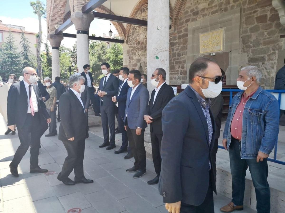 Bakan Yardımcısı Dere&rsquo;nin babası son yolculuğuna uğurlandı