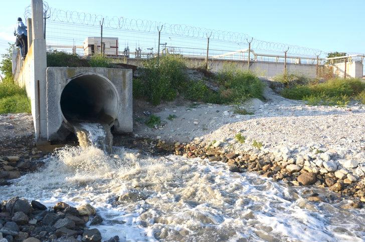 İSKİ tesisinden bırakılan su denizin rengini değiştirdi! G3