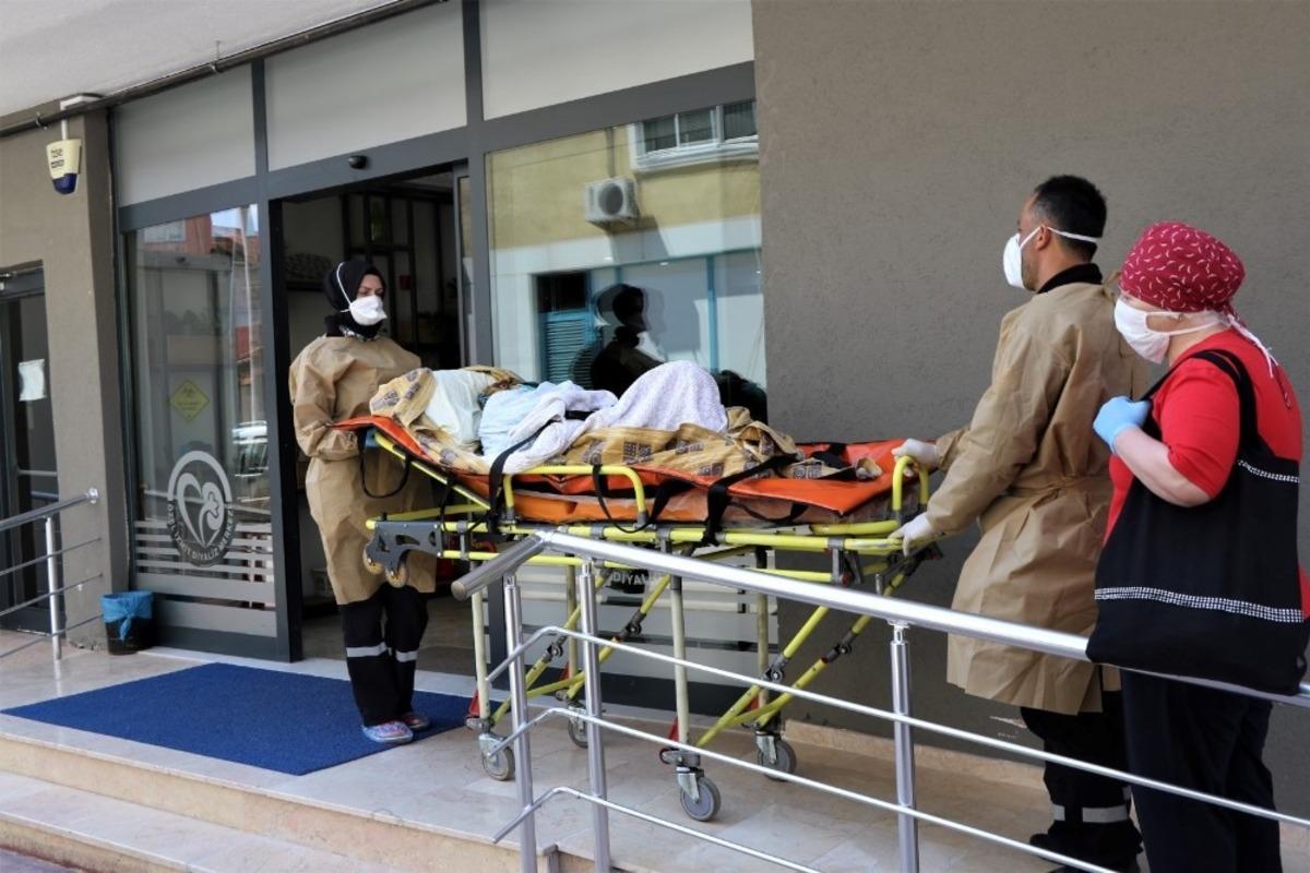 B&uuml;y&uuml;kşehir pandemi s&uuml;recinde 10 bin 700 hastaya nakil hizmeti verdi