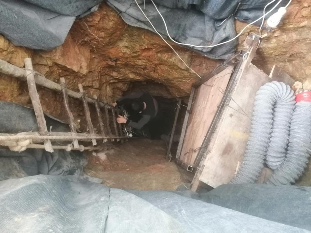 Define bulma &uuml;midiyle 35 metre kazdılar