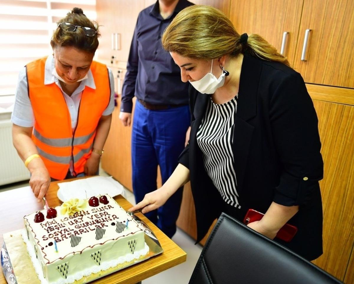Vefa sosyal destek grubu &uuml;yesine doğum g&uuml;n&uuml; s&uuml;rprizi