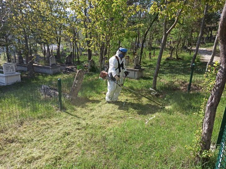 Kastamonu Belediyesi, kabristanlıkların dezenfekte ve temizlik çalışmalarını tamamladı G3