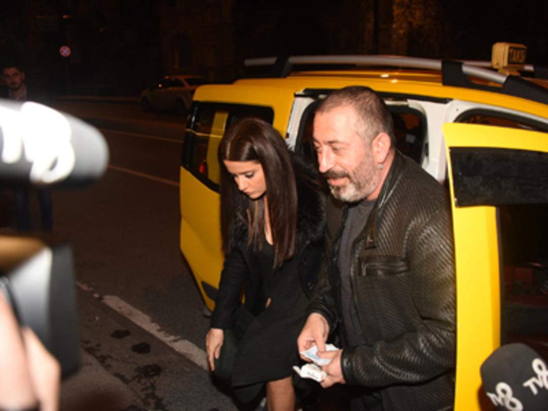 Filmi bırak kızlara bak