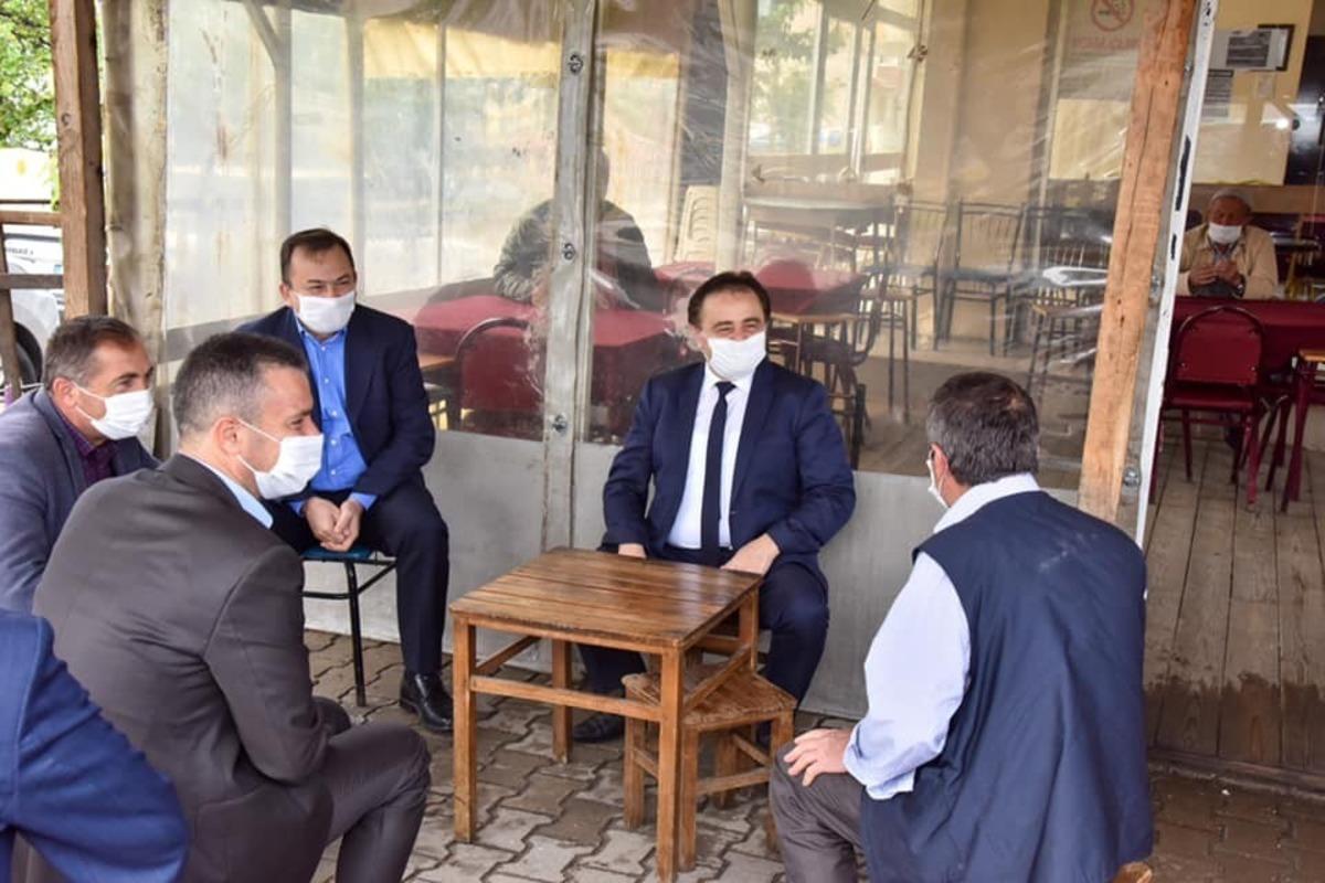 Başkan Şahin esnaf ile &ccedil;ay i&ccedil;ti sohbet etti