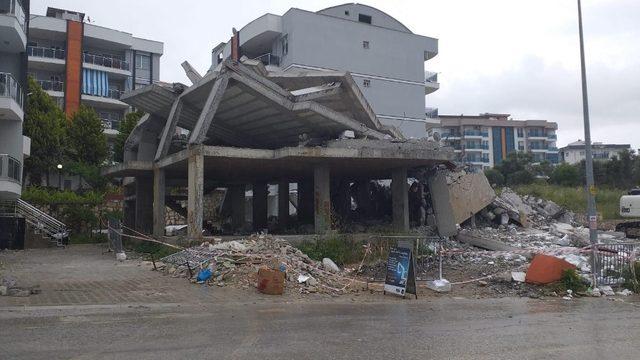 Kuşadası’nda 6 kaçak yapı yıkıldı, 524 yapı mühürlendi