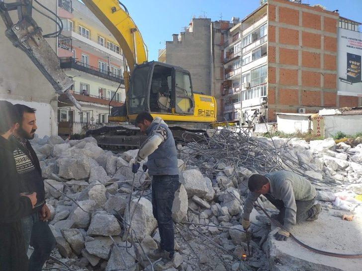 Kuşadası’nda 6 kaçak yapı yıkıldı, 524 yapı mühürlendi G2