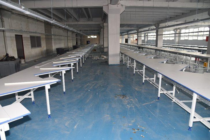 Başkan Zeybek bin kişiye istihdam sağlayacak tekstil fabrikasını inceledi G2