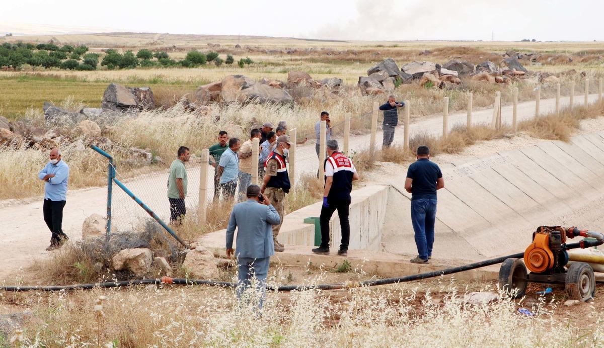 Kanala d&uuml;şen oğlunu kurtarmaya &ccedil;alışan baba boğuldu