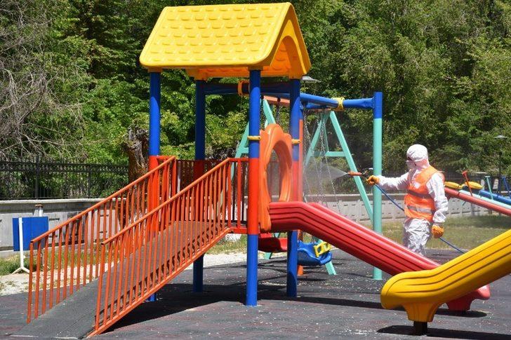Tatvan’da parklar ve oyun grupları dezenfekte ediliyor G2