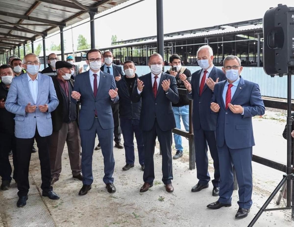 K&uuml;tahya Canlı Hayvan Pazarı 3 ay aradan sonra tekrar a&ccedil;ıldı