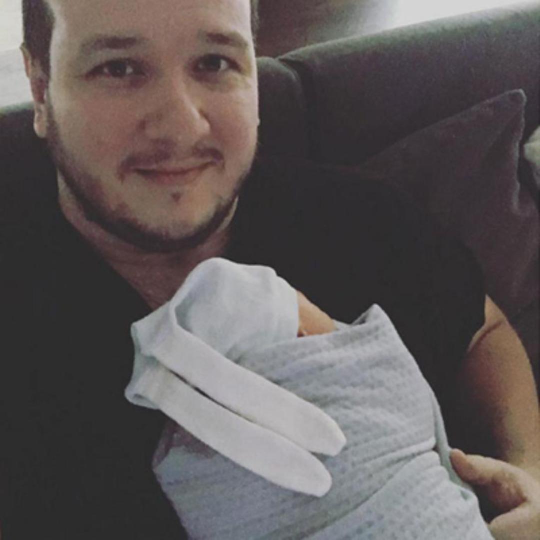 Şahan G&ouml;kbakar oğluyla ilk pozunu verdi