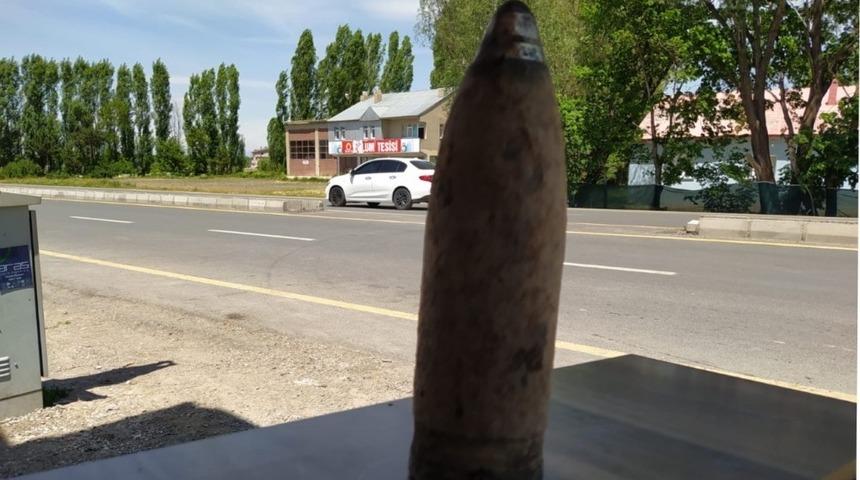 Ağrı&rsquo;da bir bah&ccedil;ede tank topu mermisi bulundu