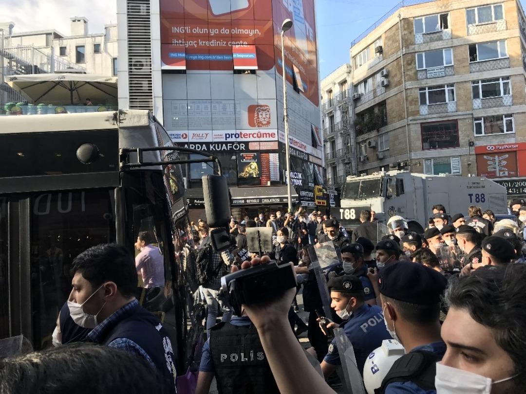 İstanbul Kadık&ouml;y&rsquo;de ABD'deki protestolara destek! Polis m&uuml;dahale etti